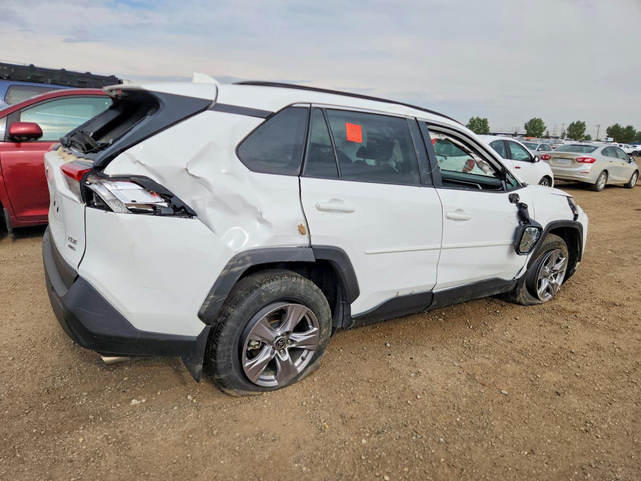 2025 TOYOTA RAV4 XLE — снимка 3