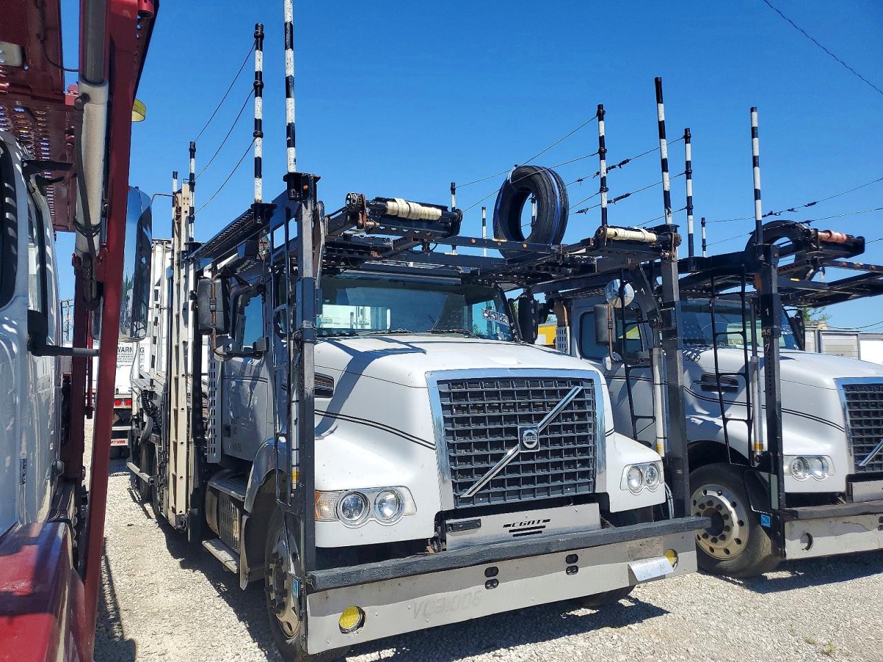 2014 VOLVO VAH