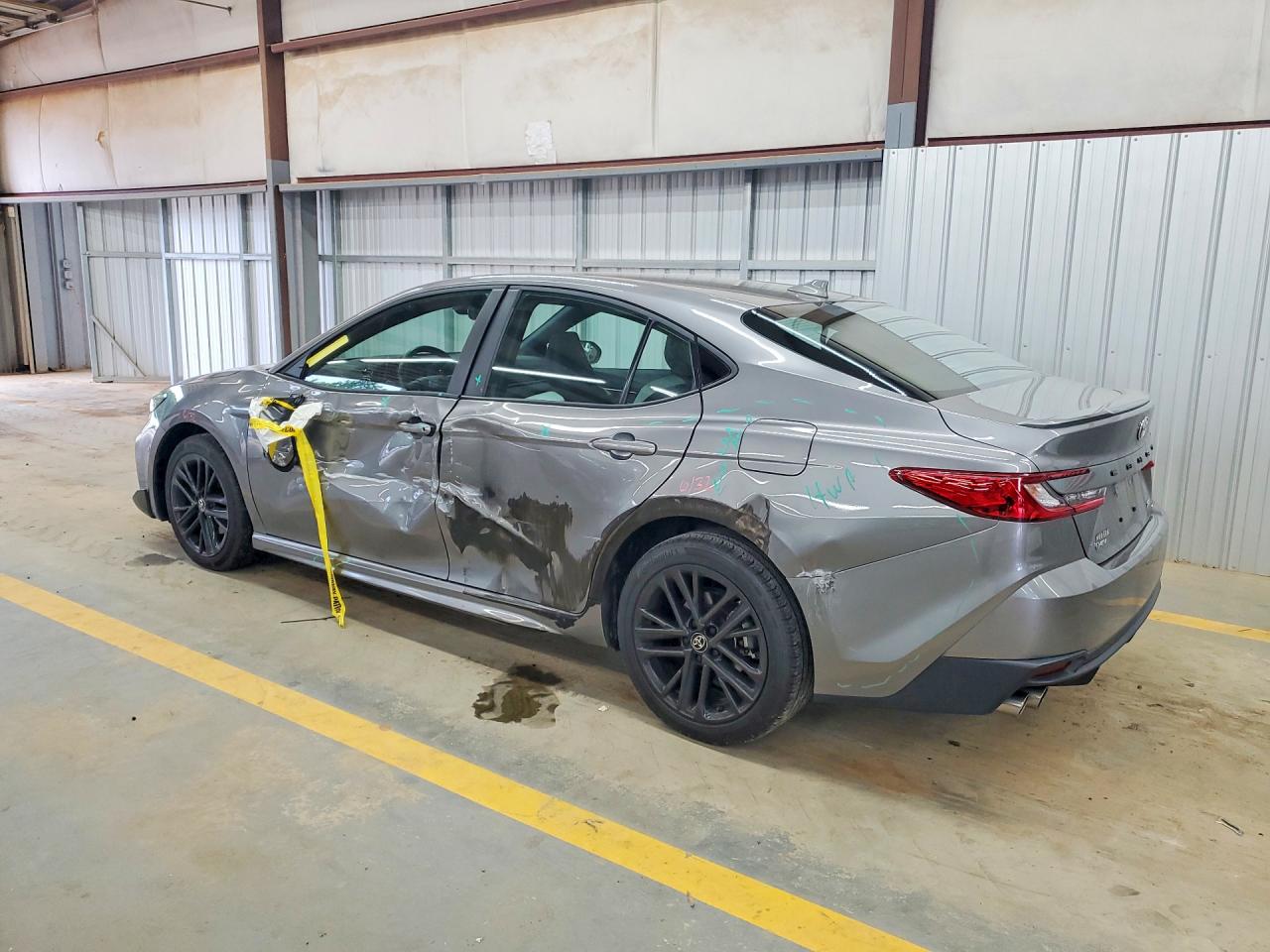 2025 TOYOTA CAMRY SE — снимка 2