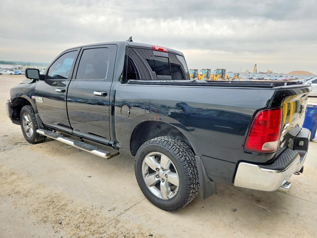 2016 RAM 1500 SLT — снимка 2