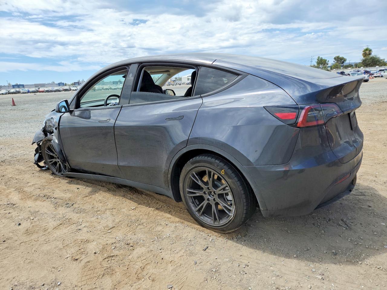 2025 TESLA MODEL Y — снимка 2
