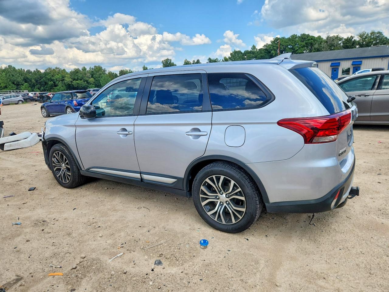 2017 MITSUBISHI OUTLANDER ES — снимка 2