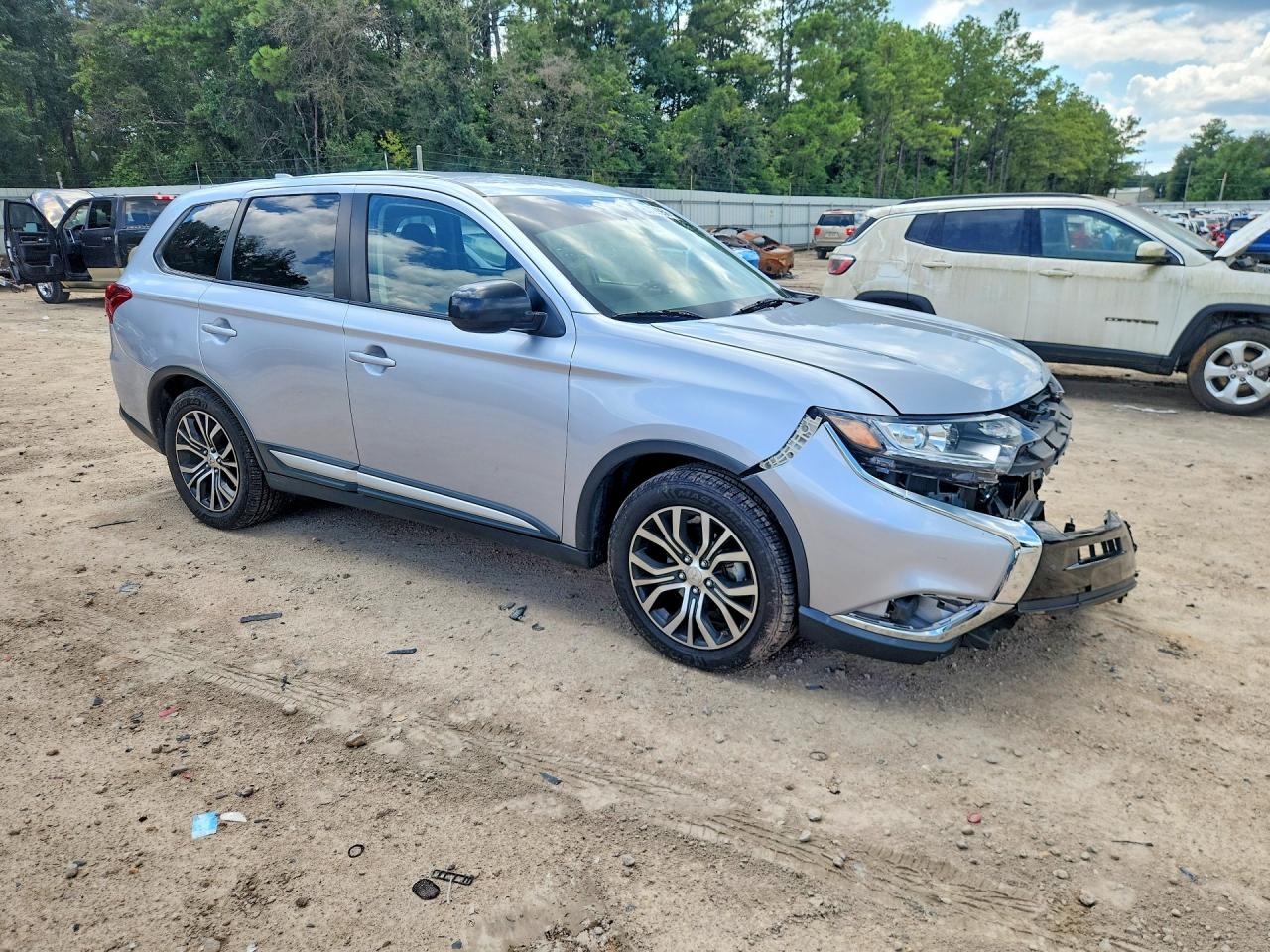 2017 MITSUBISHI OUTLANDER ES — снимка 4
