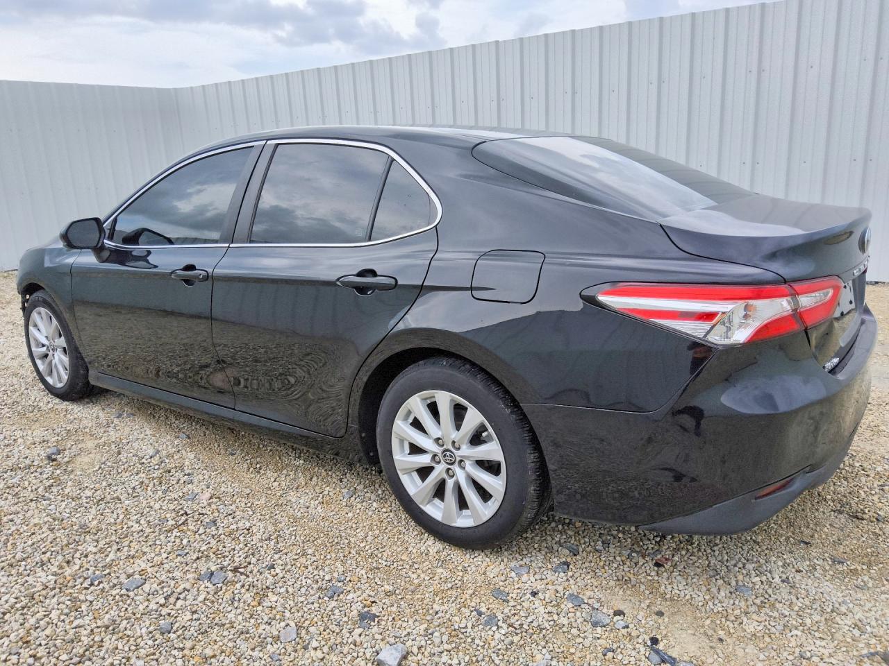 2018 TOYOTA CAMRY LE — снимка 2