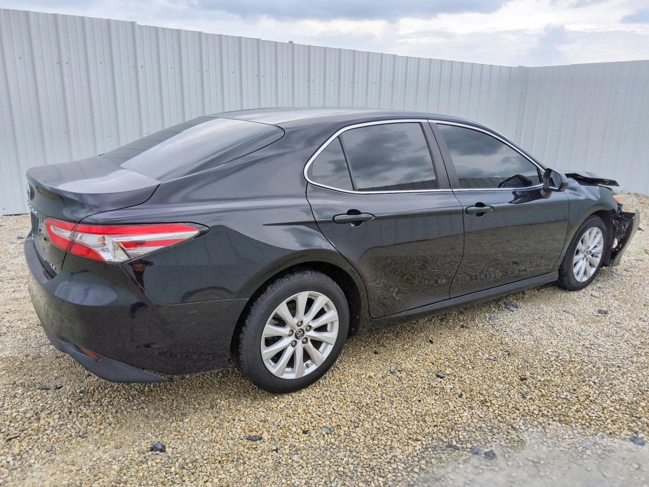 2018 TOYOTA CAMRY LE — снимка 3