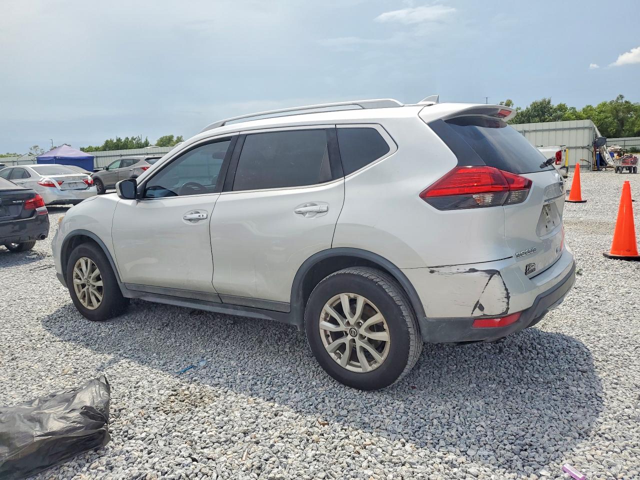 2017 NISSAN ROGUE SV — снимка 2