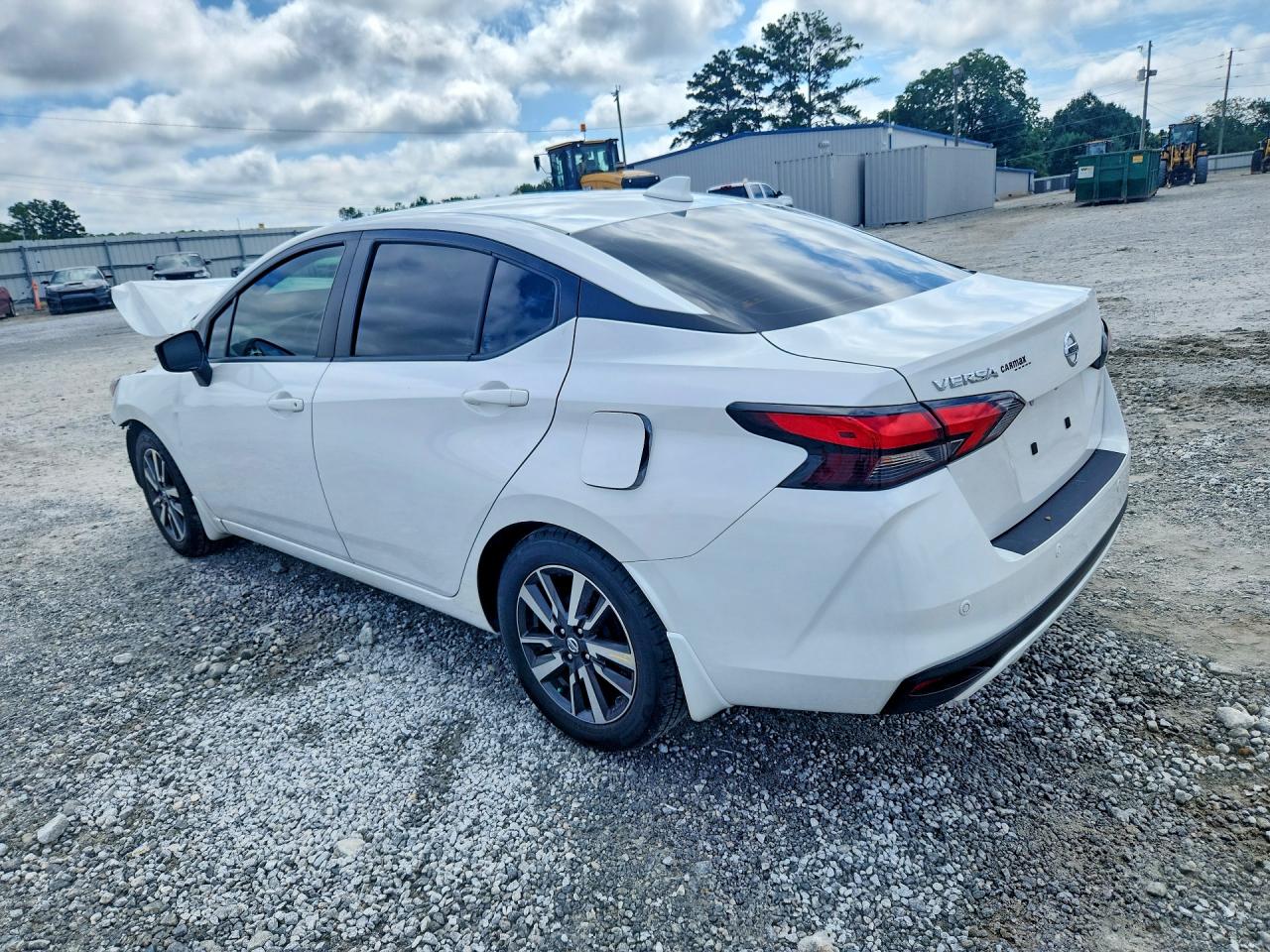 2021 NISSAN VERSA SV — снимка 2