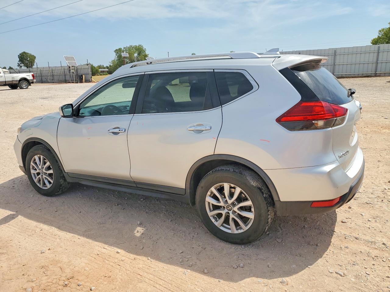 2017 NISSAN ROGUE SV — снимка 2