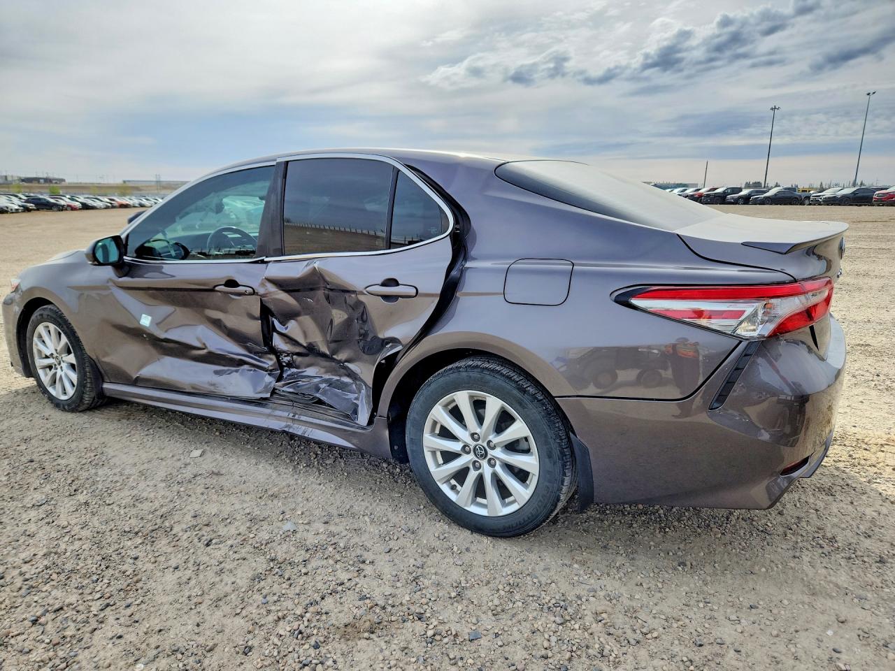 2019 TOYOTA CAMRY L — снимка 2