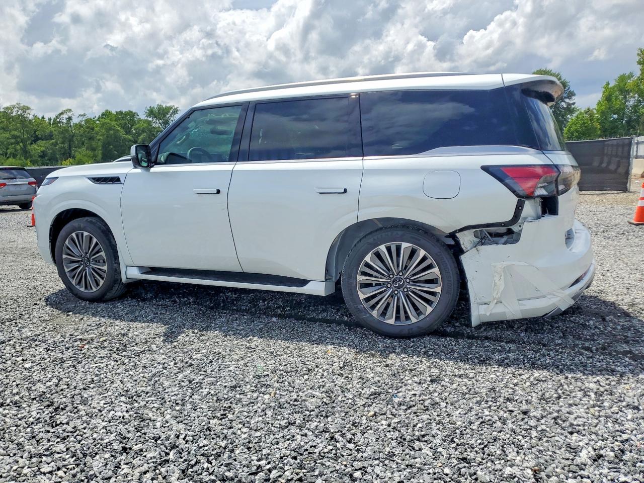 2026 INFINITI QX80 LUXE — снимка 2
