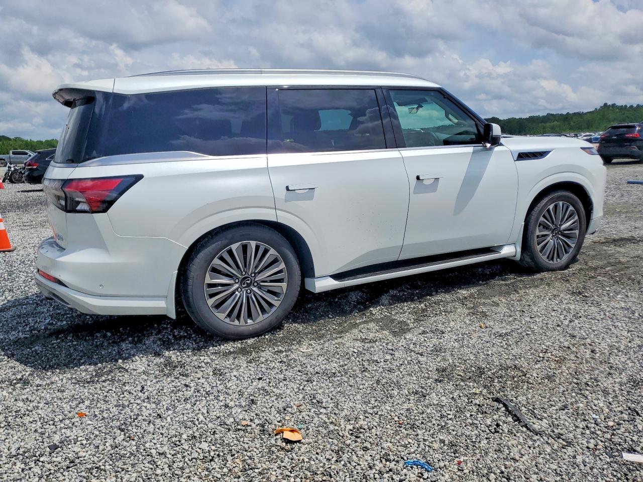 2026 INFINITI QX80 LUXE — снимка 3