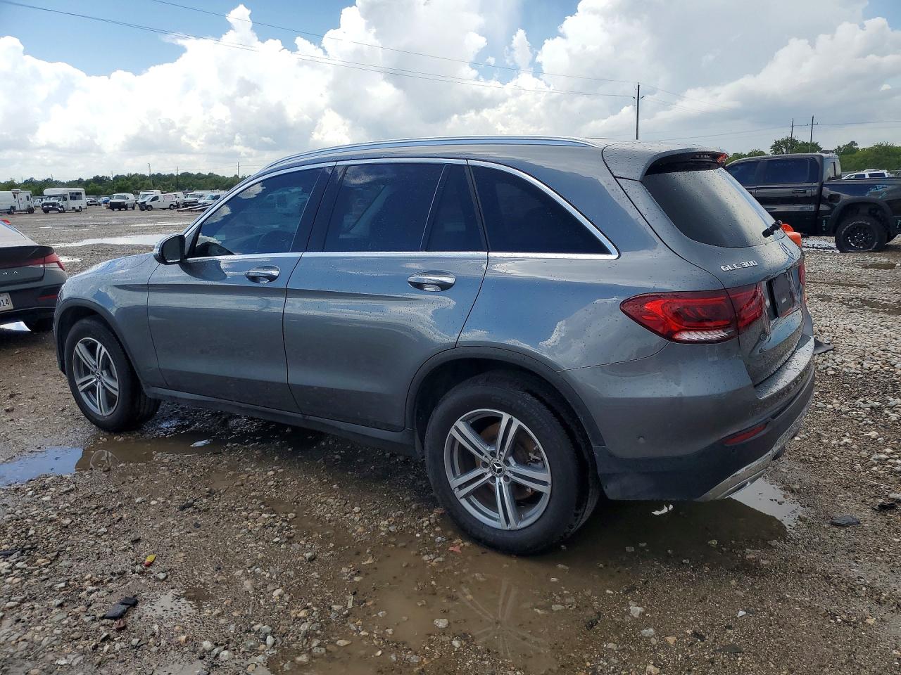 2021 MERCEDES-BENZ GLC 300 — снимка 2