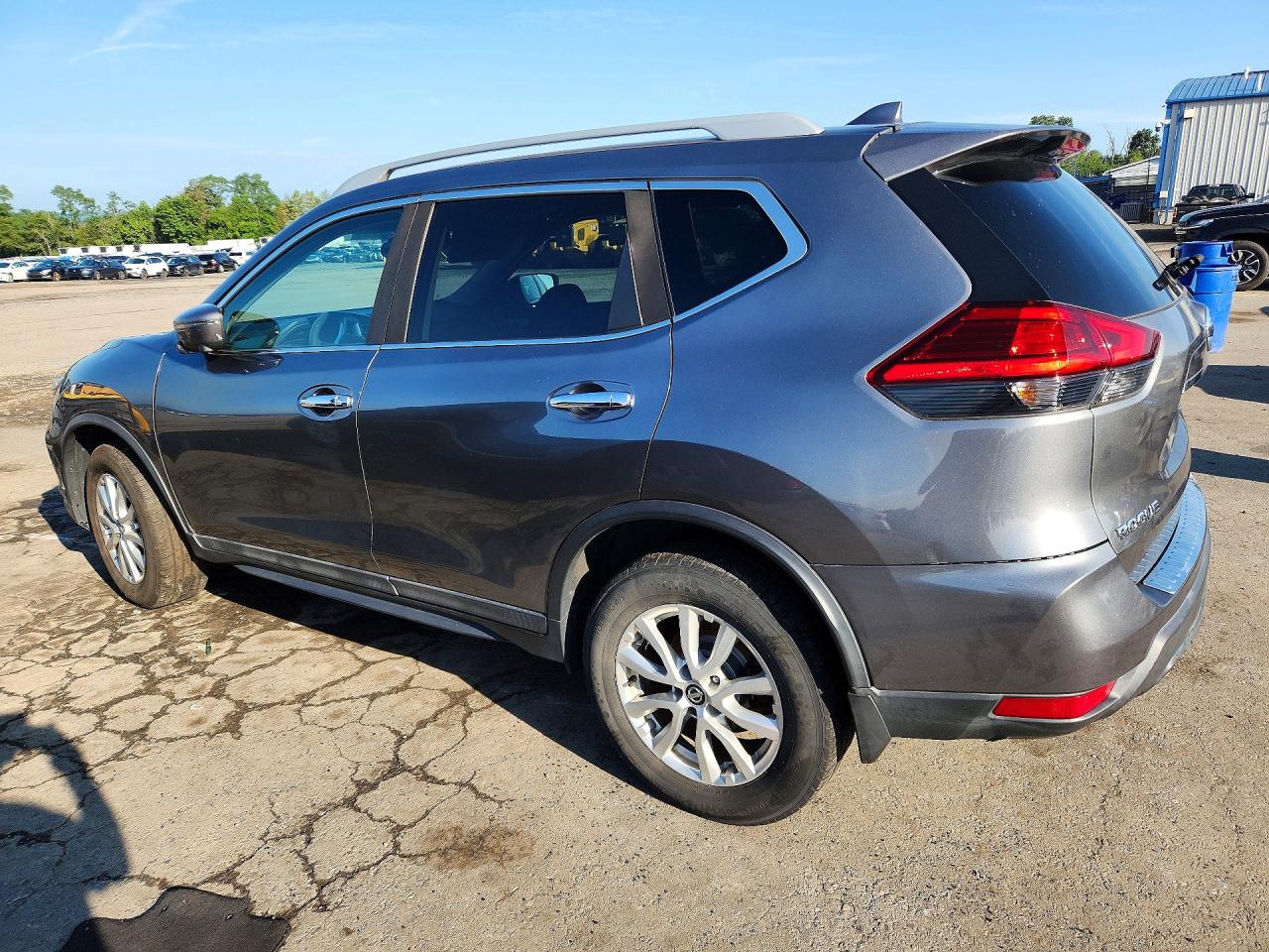 2017 NISSAN ROGUE SV — снимка 2