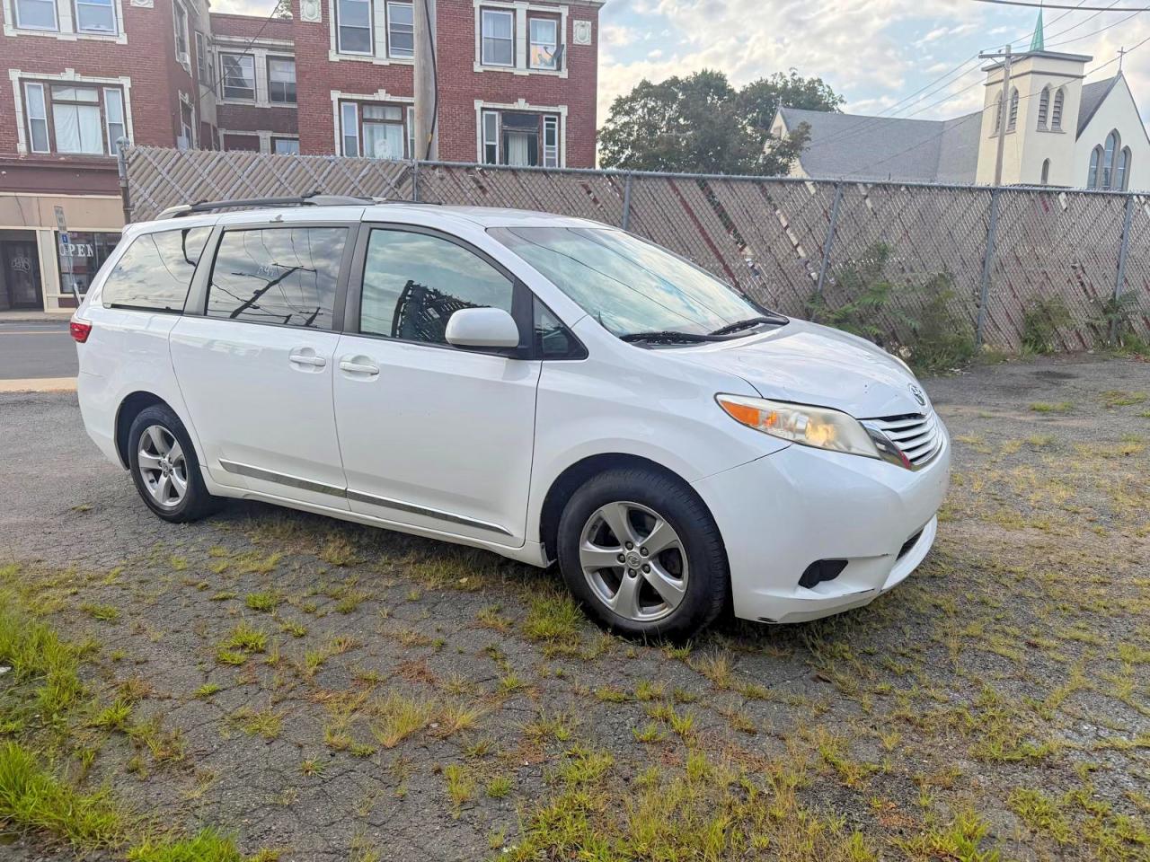 2015 TOYOTA SIENNA LE