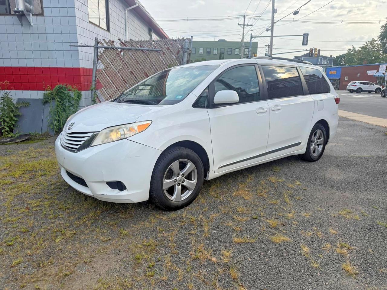 2015 TOYOTA SIENNA LE — снимка 2
