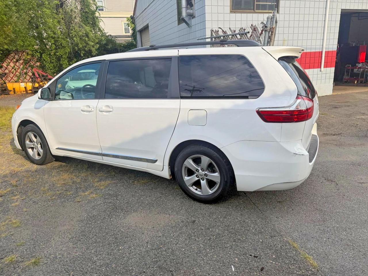 2015 TOYOTA SIENNA LE — снимка 3