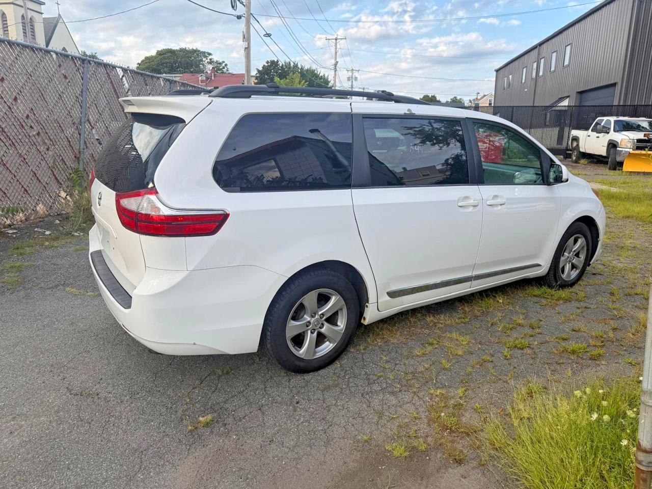 2015 TOYOTA SIENNA LE — снимка 4