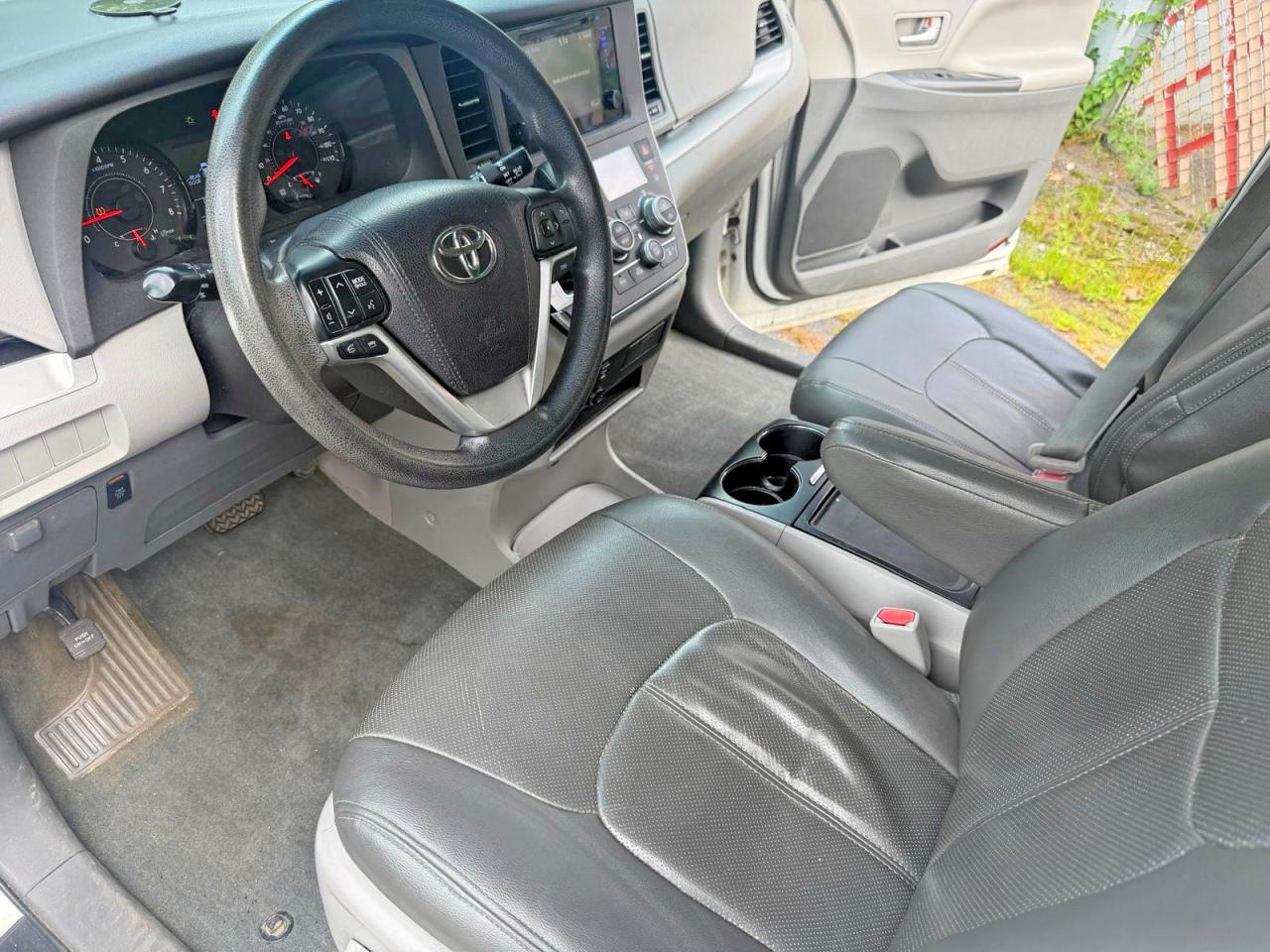 2015 TOYOTA SIENNA LE — снимка 5