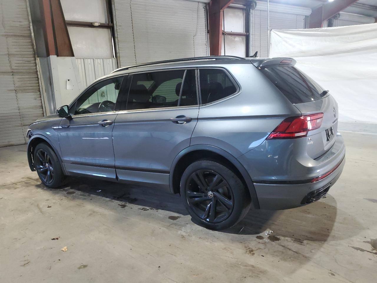 2023 VOLKSWAGEN TIGUAN SE R-LINE BLACK — снимка 2