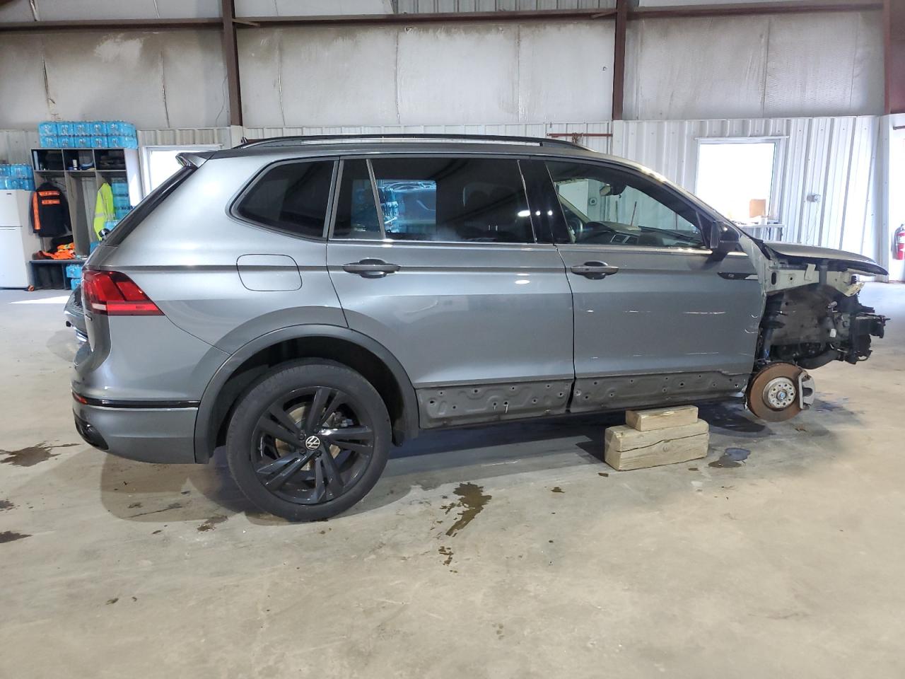 2023 VOLKSWAGEN TIGUAN SE R-LINE BLACK — снимка 3