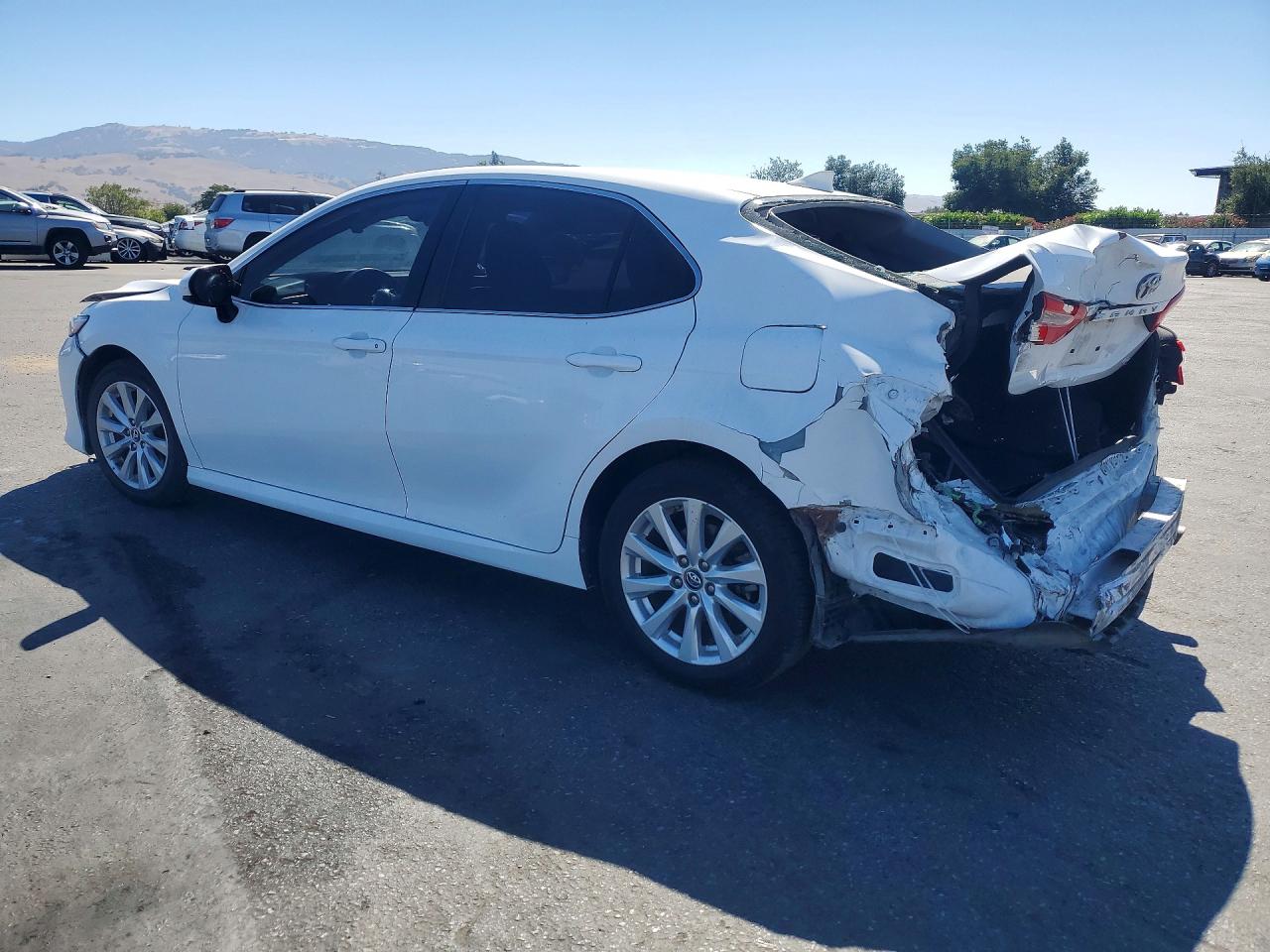2019 TOYOTA CAMRY LE — снимка 2