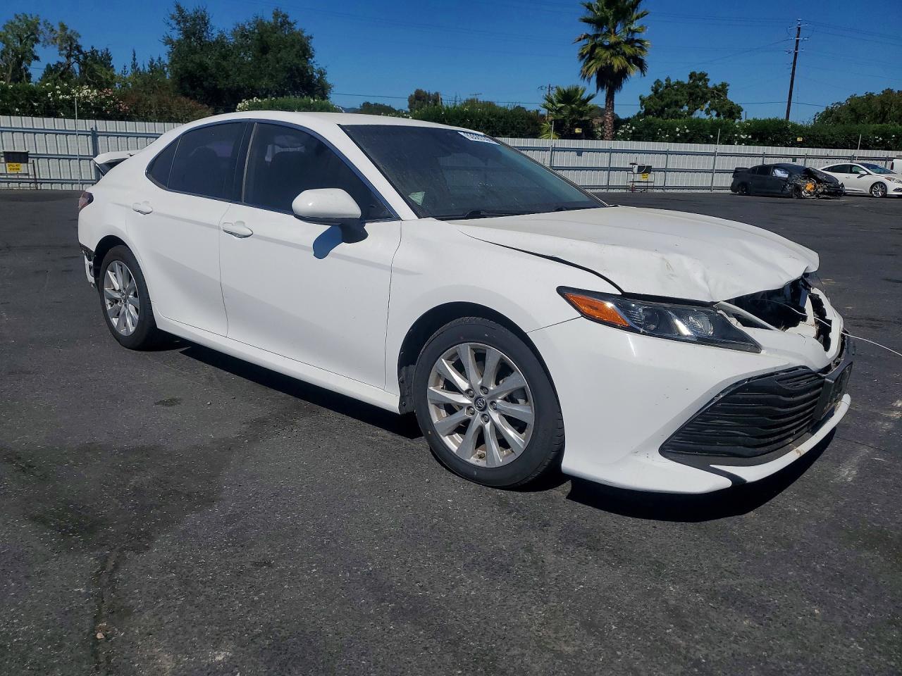 2019 TOYOTA CAMRY LE — снимка 4
