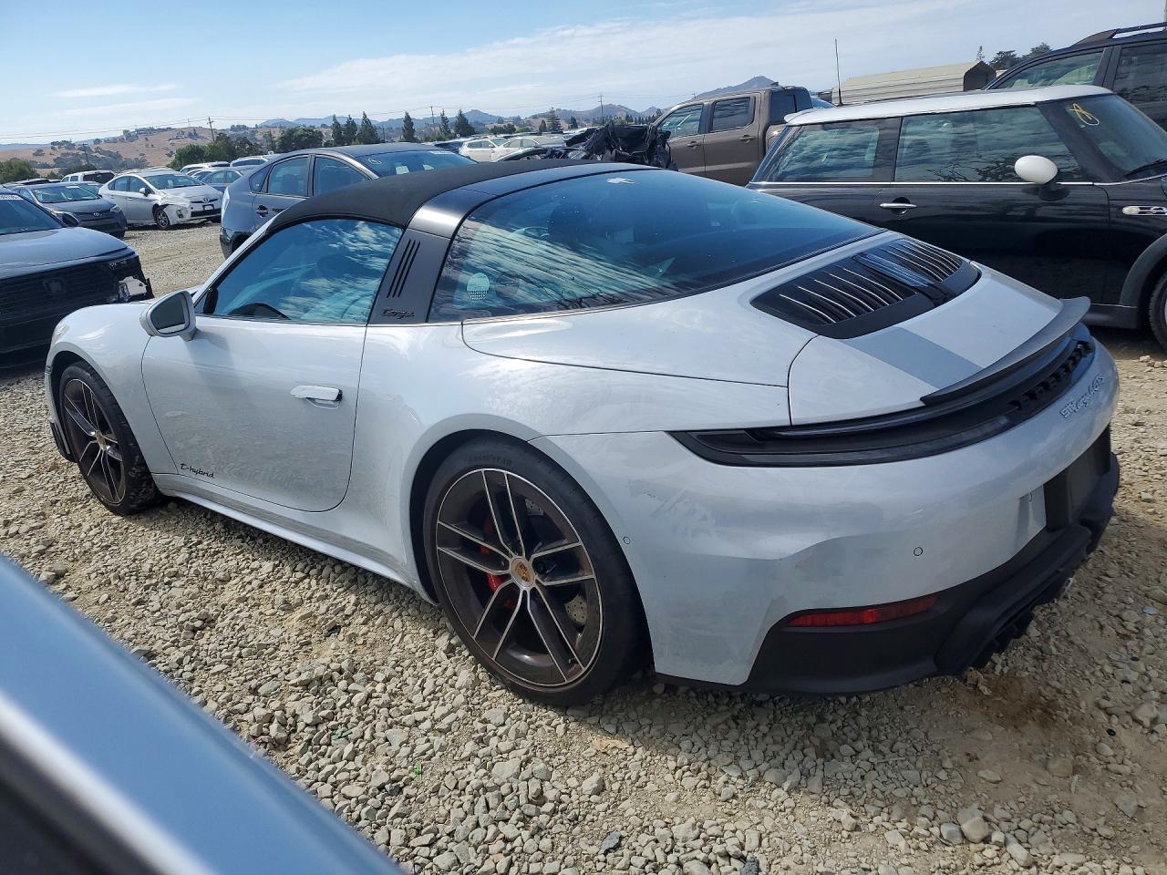 2025 PORSCHE 911 TARGA 4 GTS — снимка 2