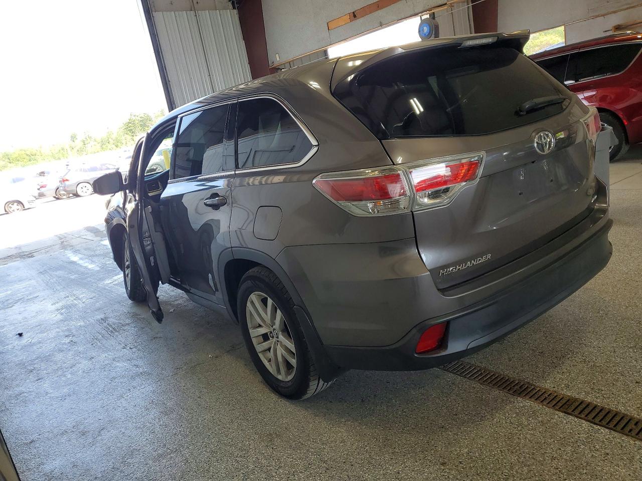 2016 TOYOTA HIGHLANDER LE — снимка 2