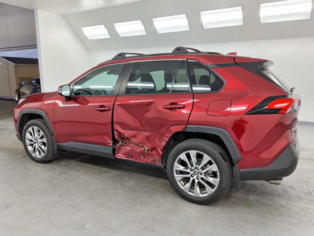 2022 TOYOTA RAV4 XLE PREMIUM — снимка 2