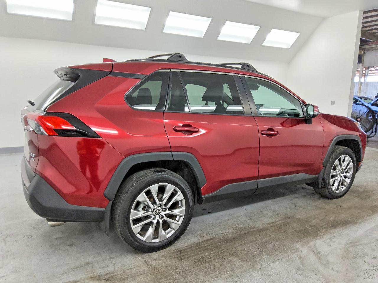 2022 TOYOTA RAV4 XLE PREMIUM — снимка 3