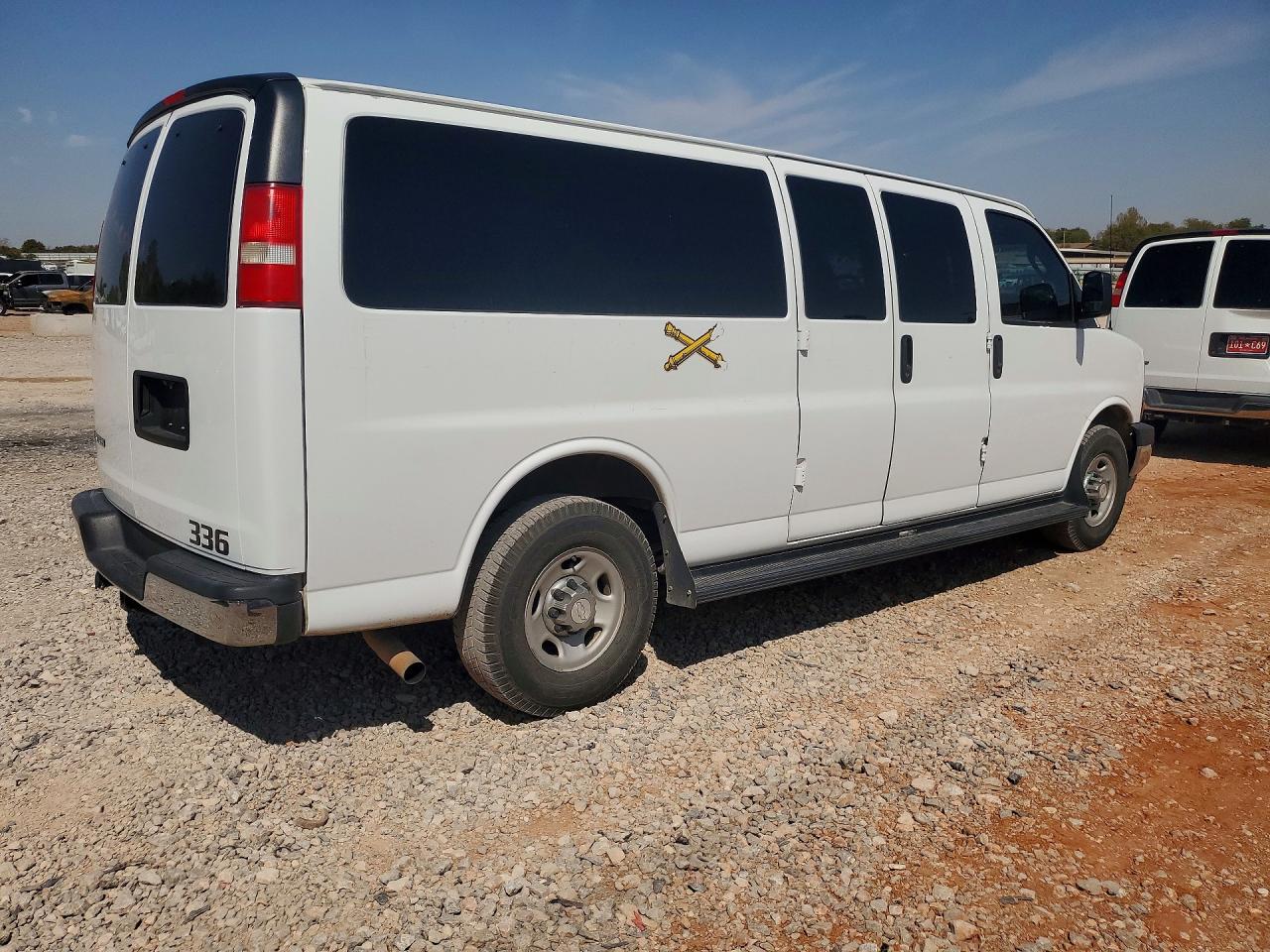 2017 CHEVROLET EXPRESS G3500 LT — снимка 3