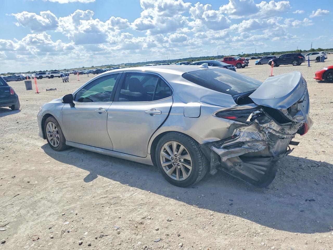 2022 TOYOTA CAMRY LE — снимка 2
