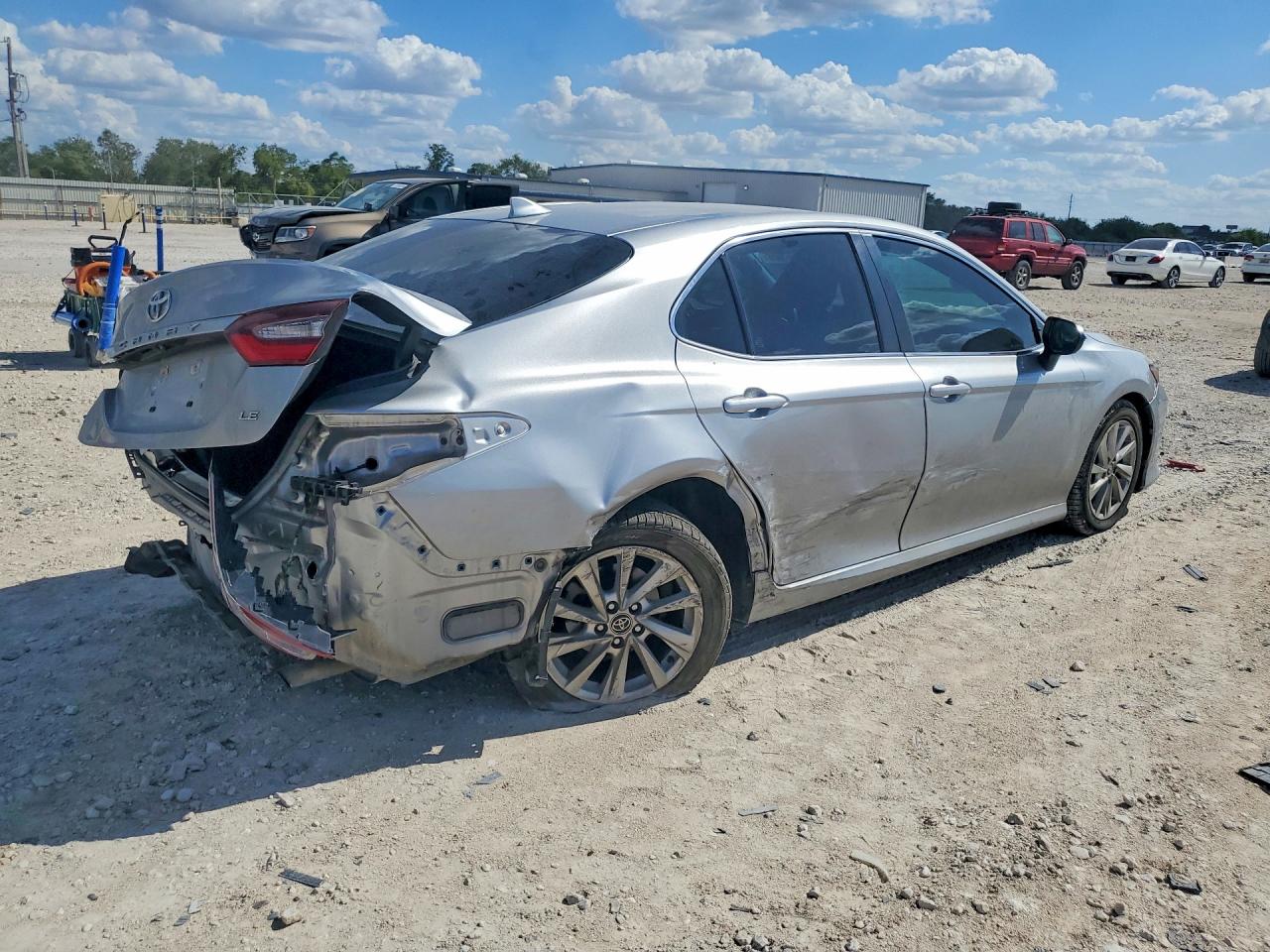 2022 TOYOTA CAMRY LE — снимка 3
