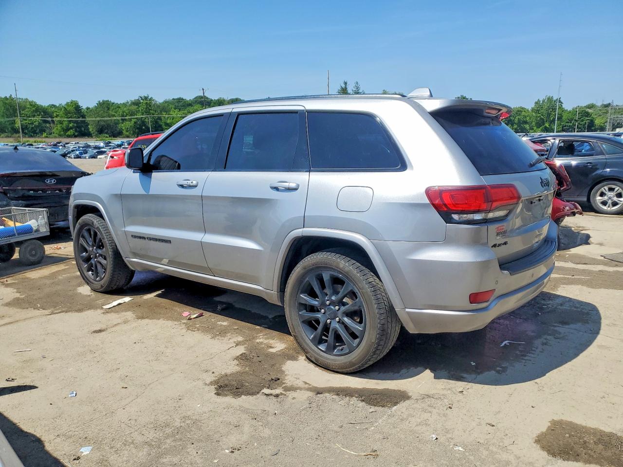 2019 JEEP GRAND CHEROKEE LAREDO — снимка 2