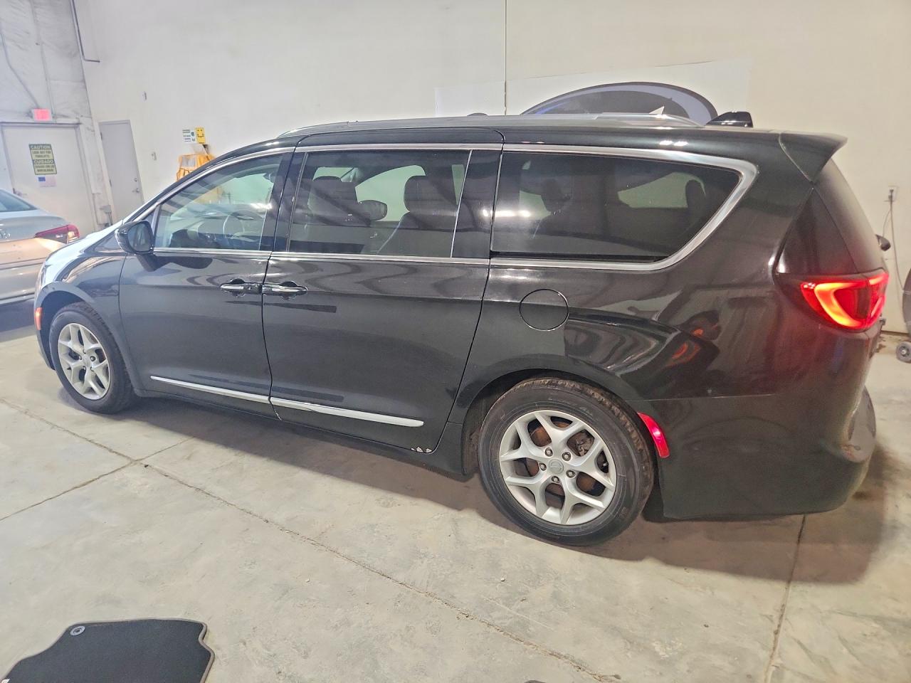 2018 CHRYSLER PACIFICA TOURING L PLUS — снимка 2