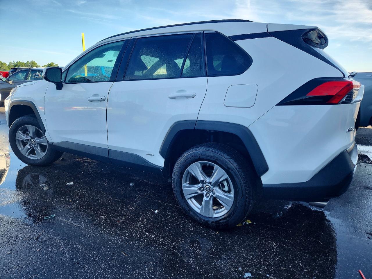 2023 TOYOTA RAV4 LE — снимка 2