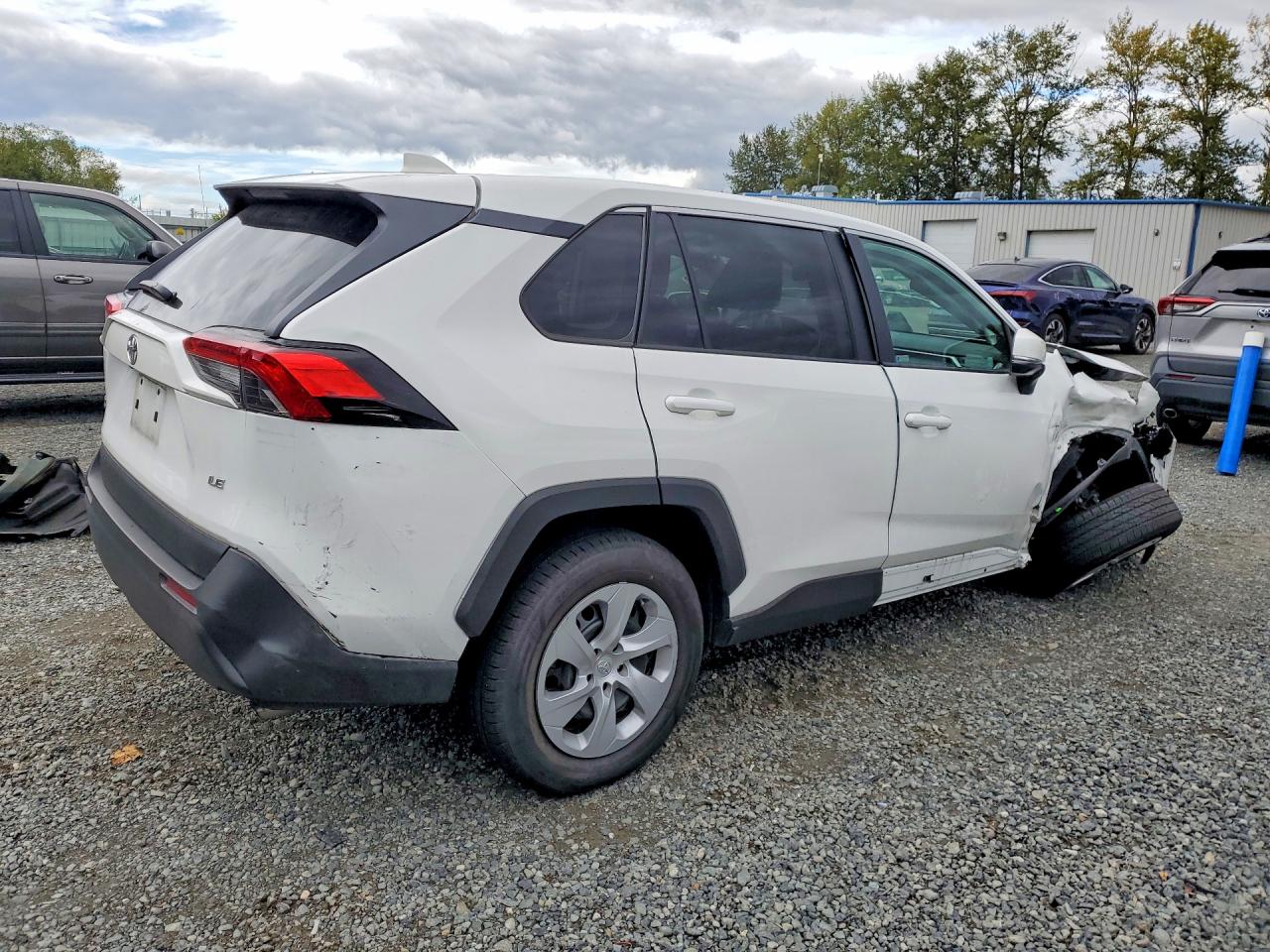 2025 TOYOTA RAV4 LE — снимка 3