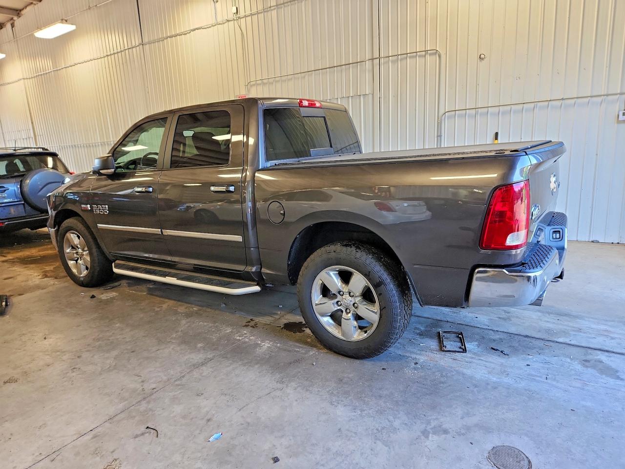 2016 RAM 1500 SLT — снимка 2