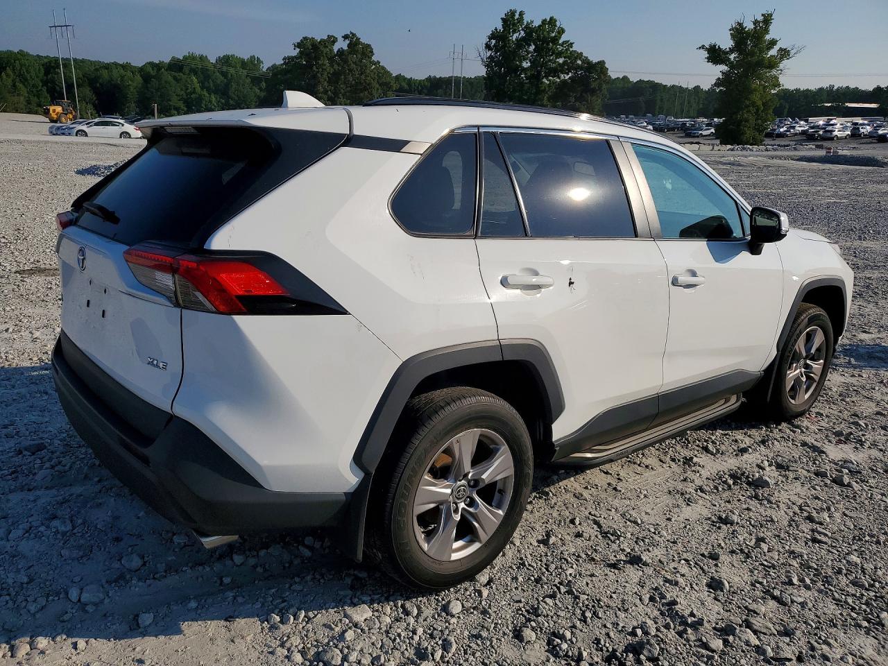 2022 TOYOTA RAV4 XLE — снимка 3