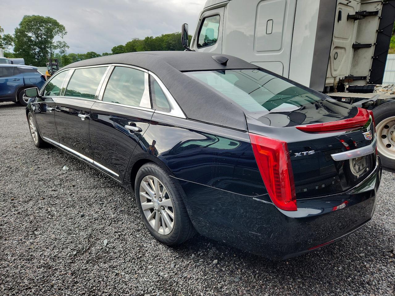2017 CADILLAC XTS LIMOUSINE — снимка 2