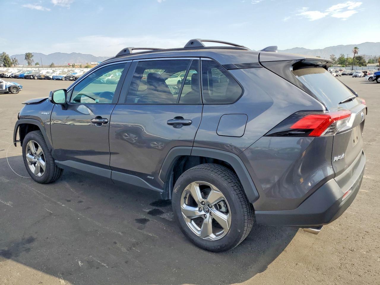 2021 TOYOTA RAV4 HYBRID XLE PREMIUM — снимка 2