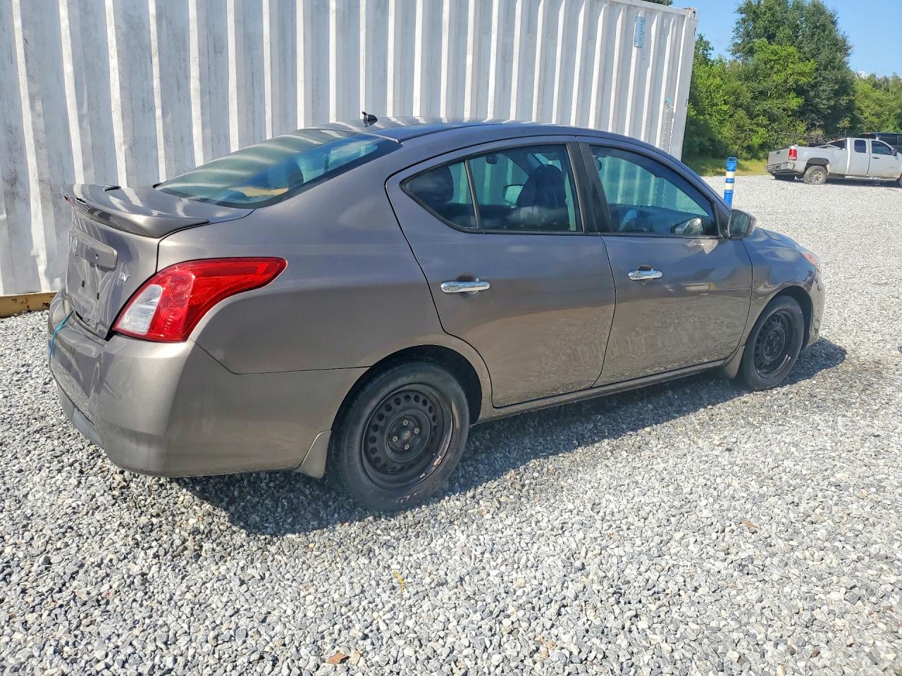 2017 NISSAN VERSA 1.6 SV — снимка 3