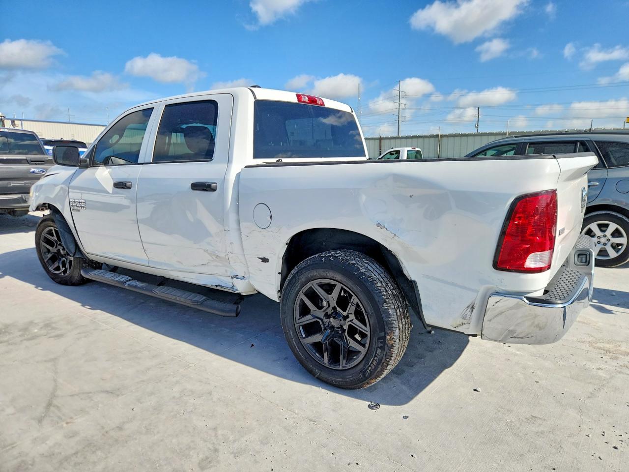 2022 RAM 1500 CLASSIC SLT — снимка 2