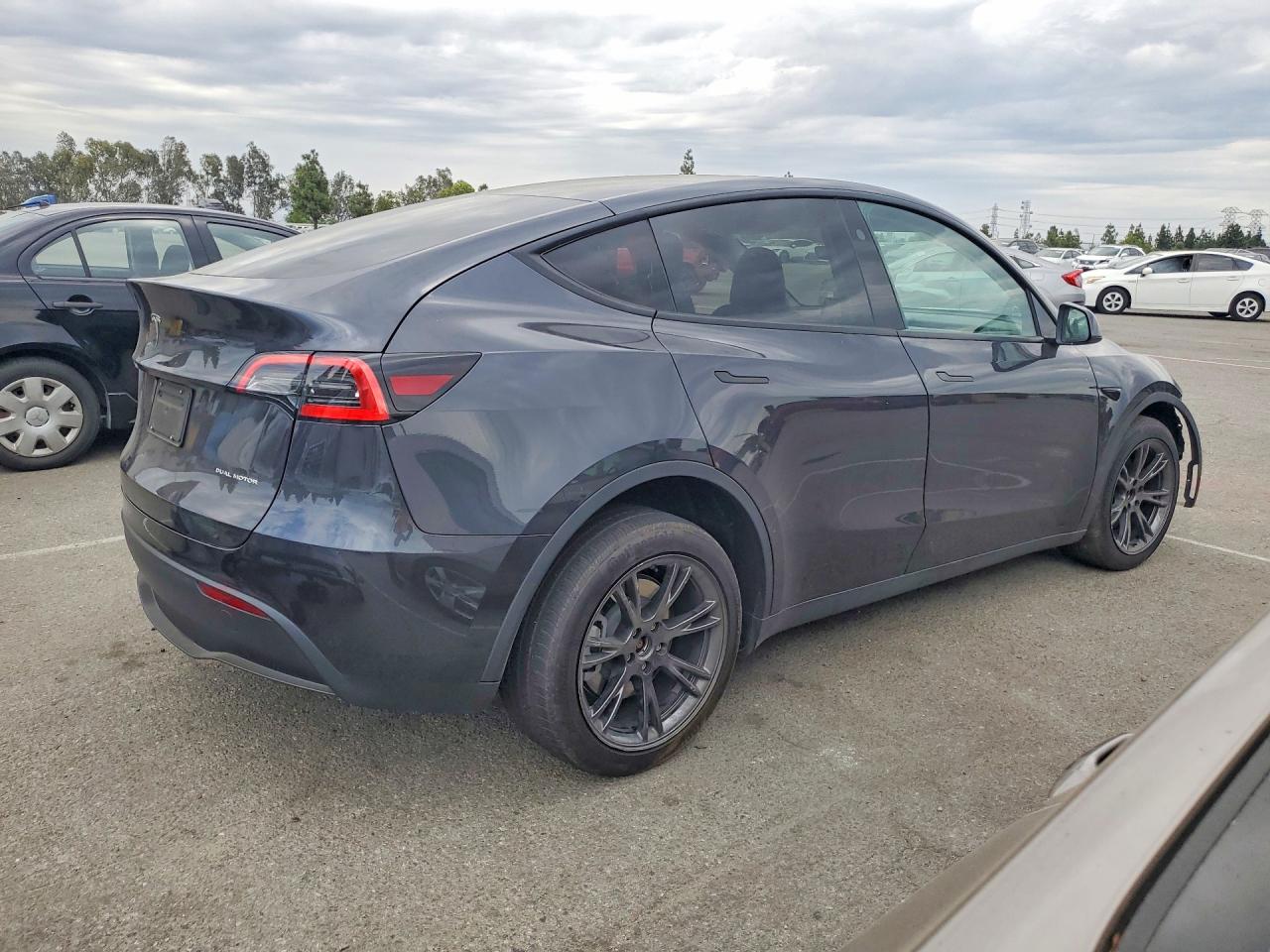 2025 TESLA MODEL Y — снимка 3