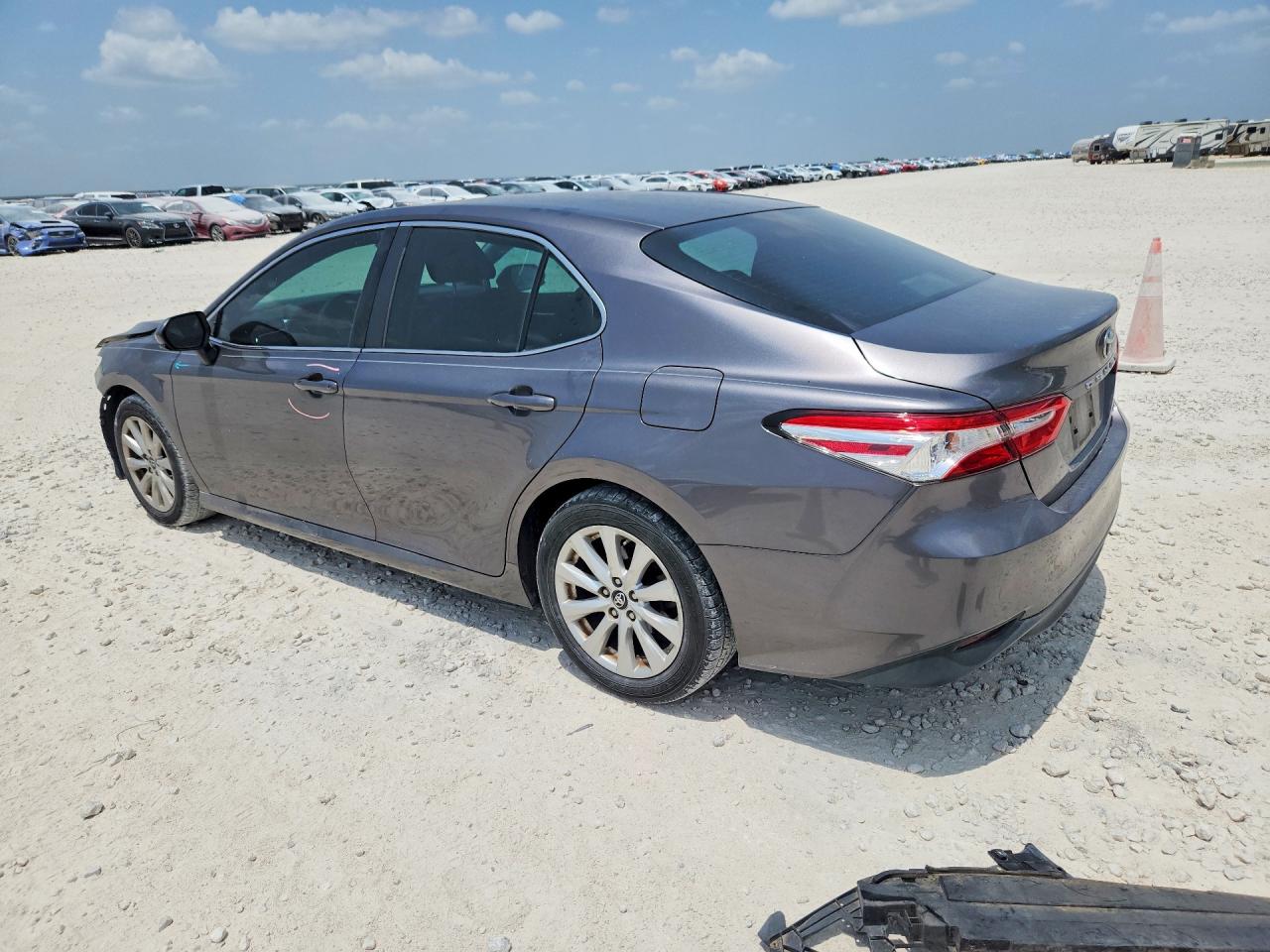 2018 TOYOTA CAMRY LE — снимка 2