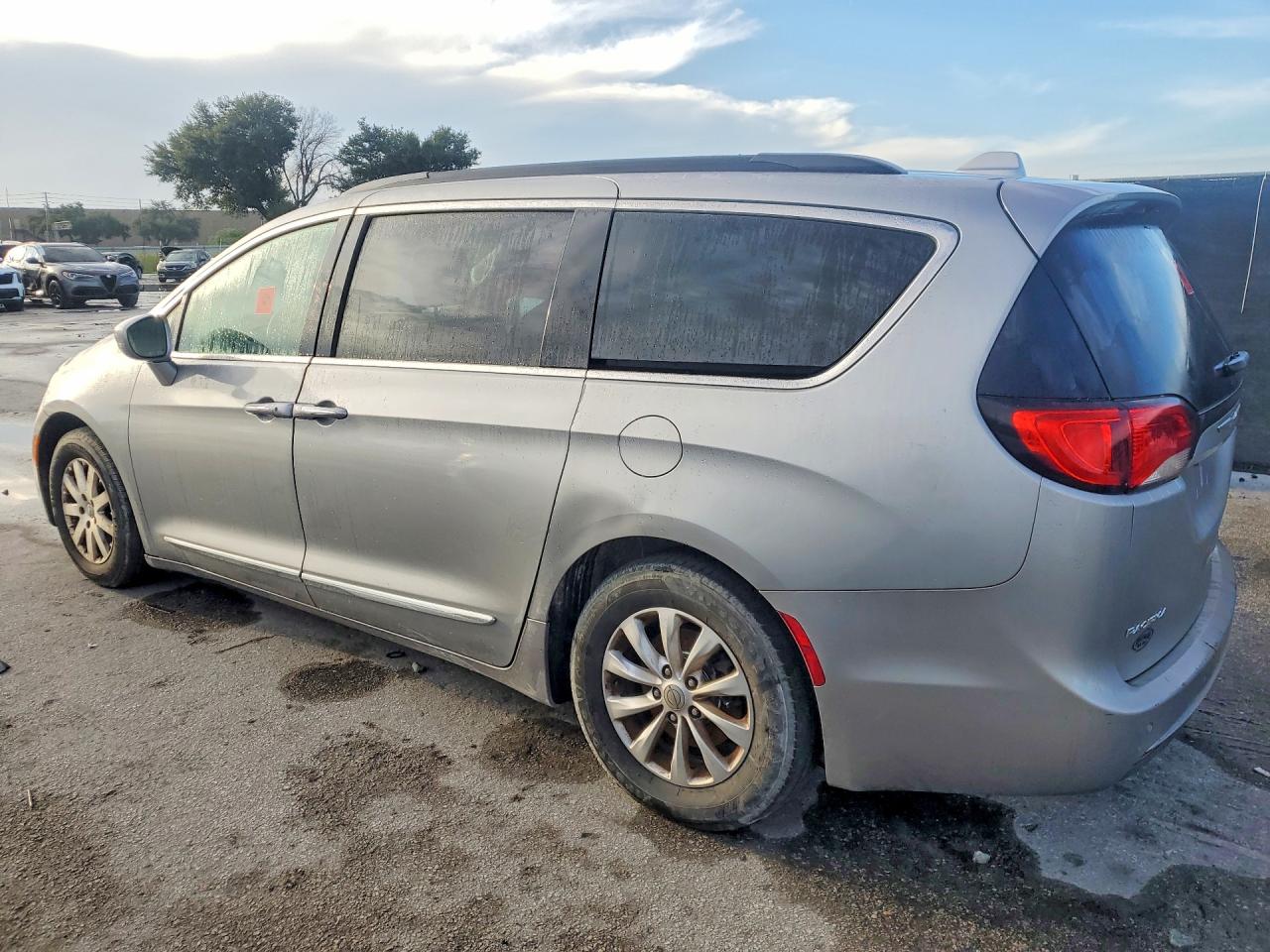 2017 CHRYSLER PACIFICA TOURING L — снимка 2