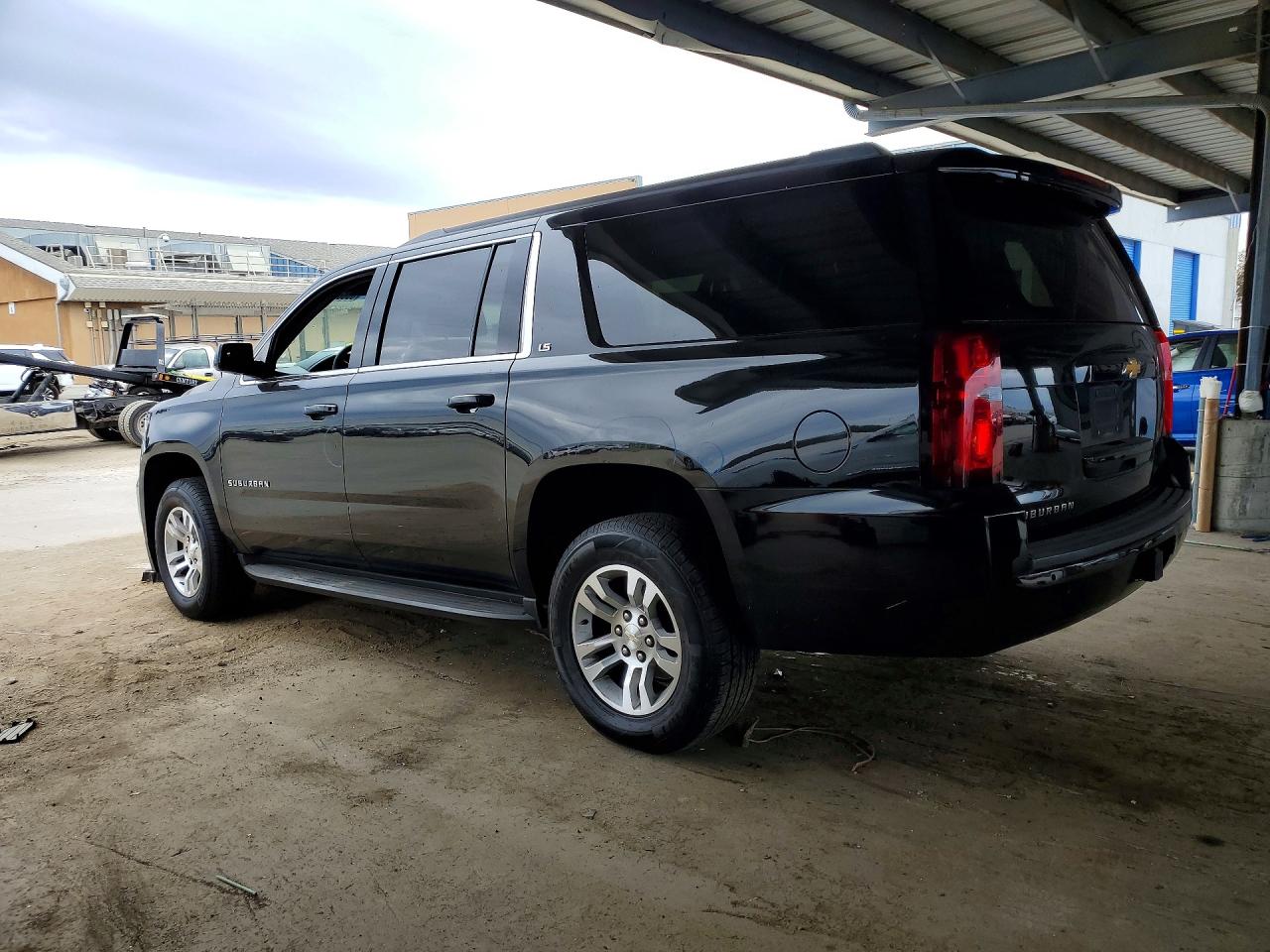 2016 CHEVROLET SUBURBAN C1500 LS — снимка 2