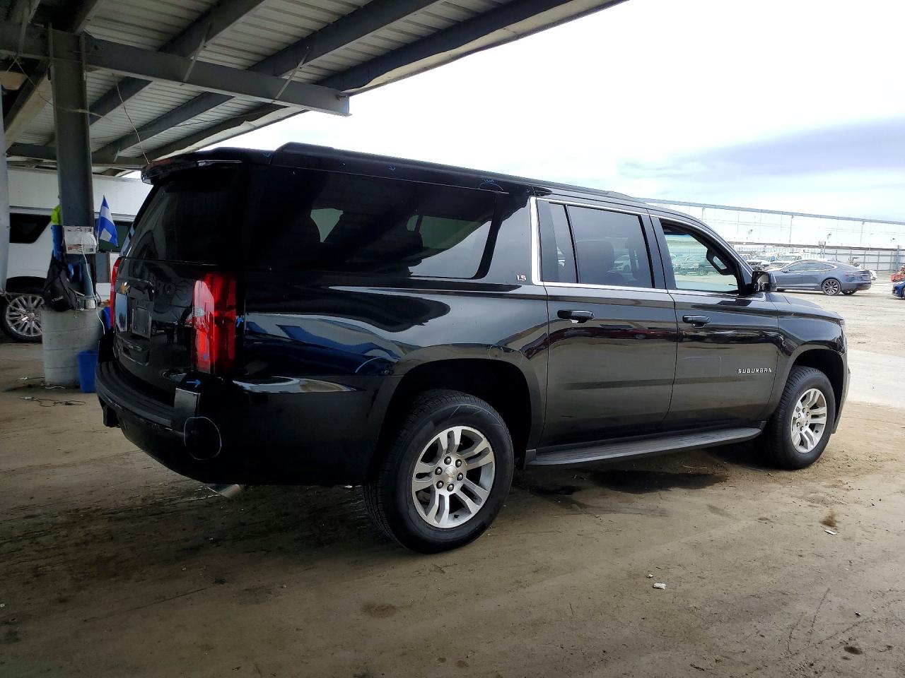 2016 CHEVROLET SUBURBAN C1500 LS — снимка 3