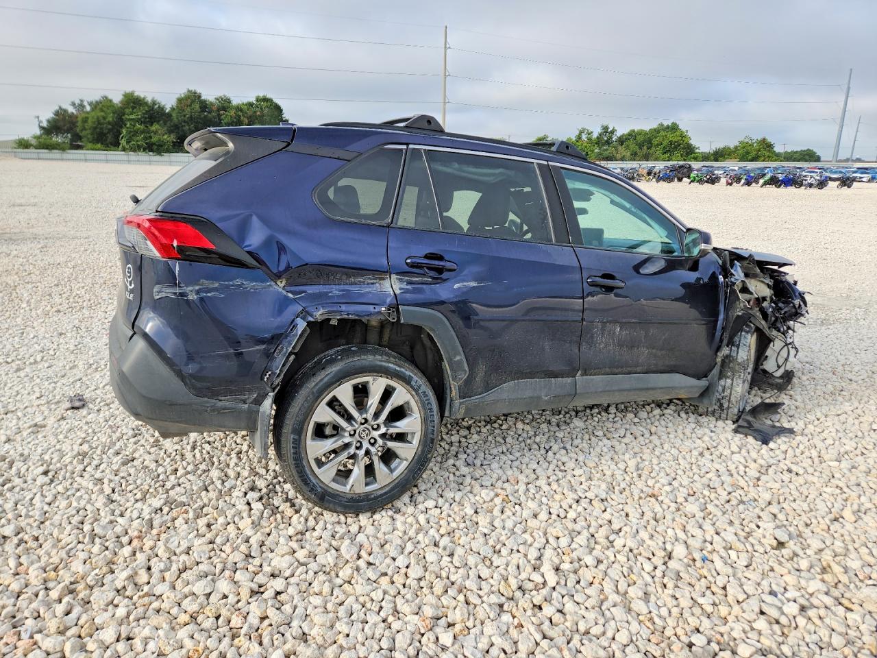2023 TOYOTA RAV4 XLE PREMIUM — снимка 3