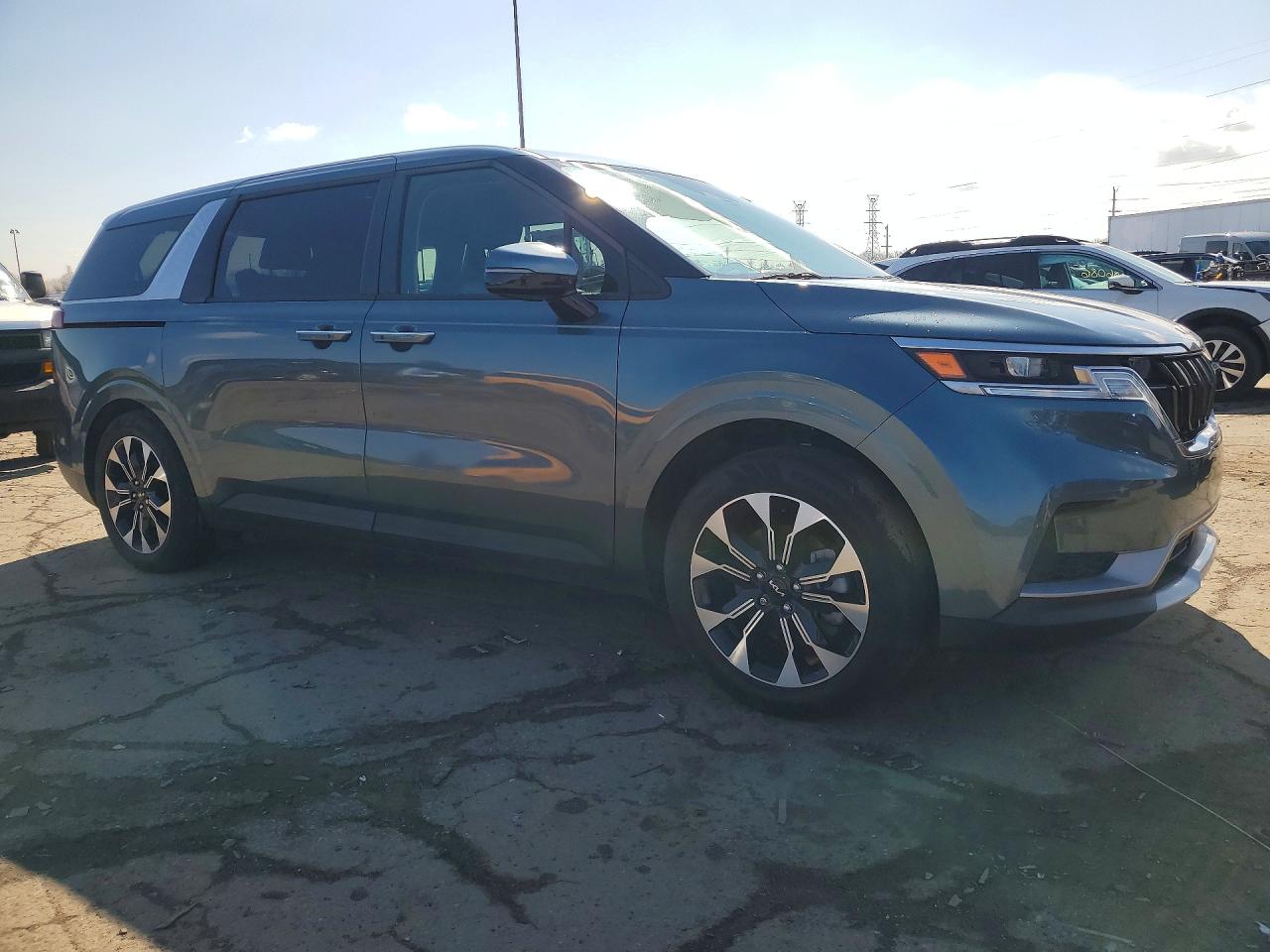 2024 KIA CARNIVAL EX — снимка 4